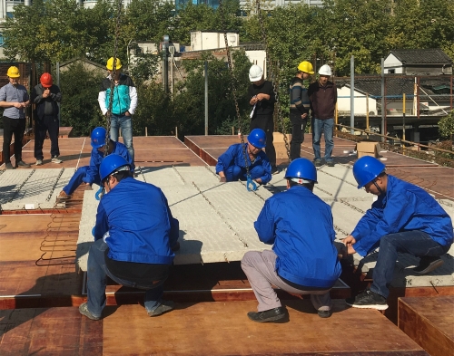 【转型升级】尊龙集团首个装配式公共建筑PC构件成功吊装